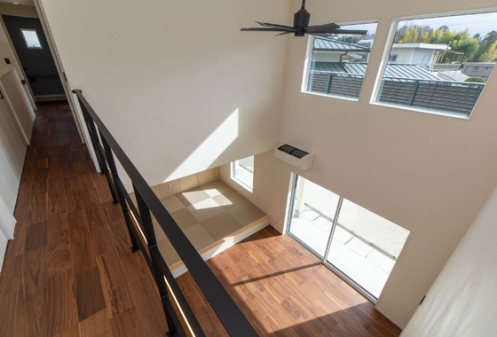 サンアイ住宅の2階とひと繋がりになった吹き抜け